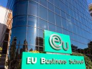 Lecții interactive cu profesor de la EU Business School pentru liceenii din Moldova