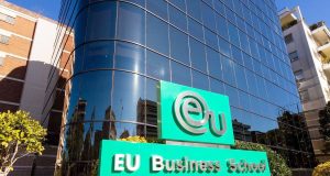 Lecții interactive cu profesor de la EU Business School pentru liceenii din Moldova